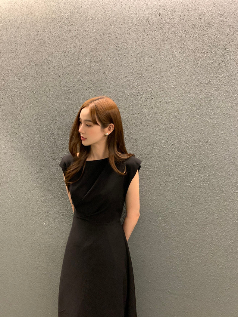 圓領壓褶收腰A字連身裙