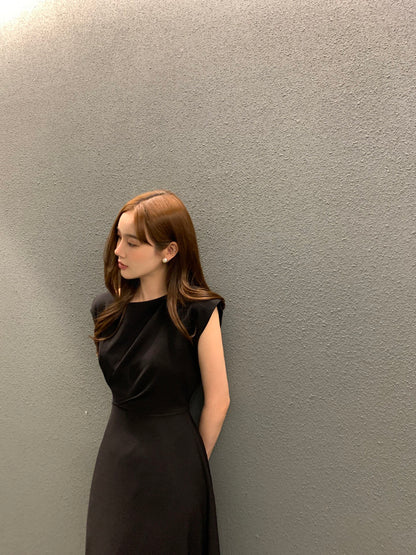 圓領壓褶收腰A字連身裙