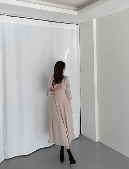 プリーツ付きタイウエストパフスリーブワンピース