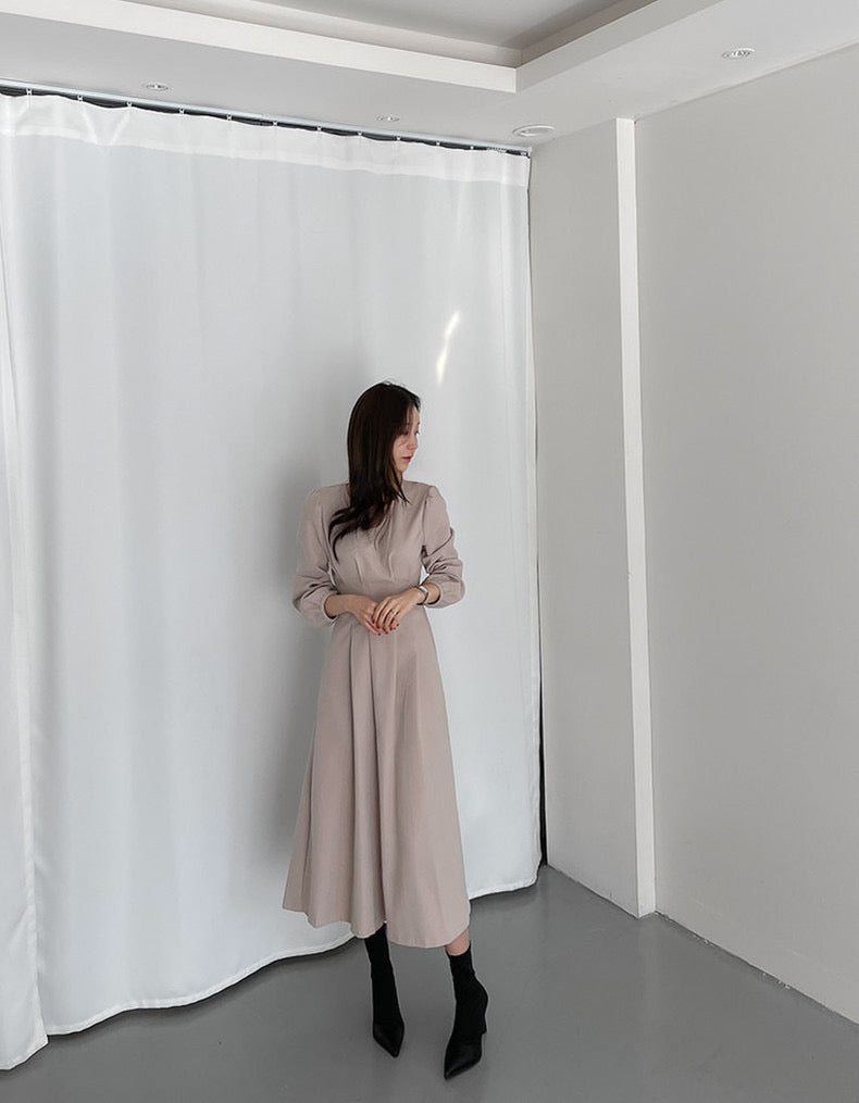 プリーツ付きタイウエストパフスリーブワンピース