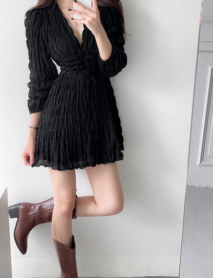 V領褶皺肌理感連身裙