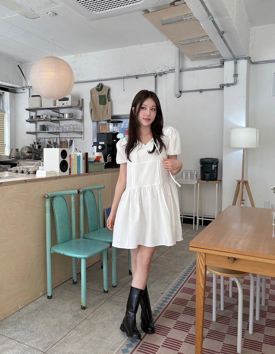 リボン付きVネックプリーツ半袖ワンピース