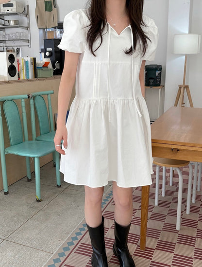 リボン付きVネックプリーツ半袖ワンピース