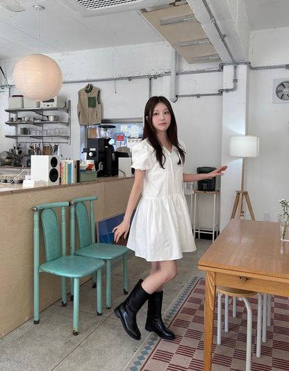 リボン付きVネックプリーツ半袖ワンピース