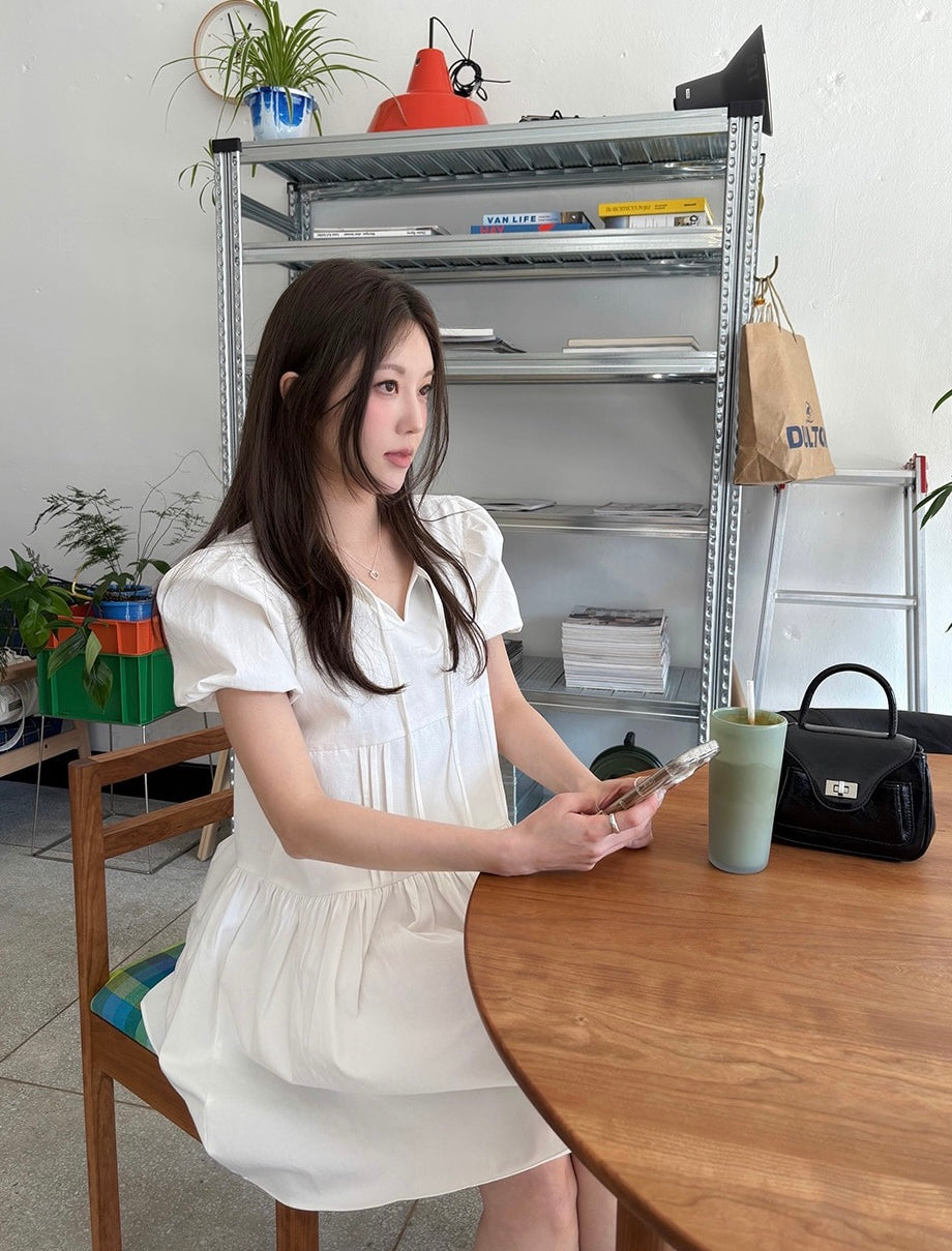 リボン付きVネックプリーツ半袖ワンピース