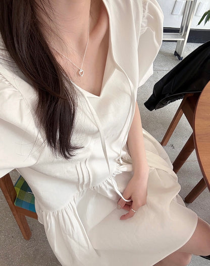 リボン付きVネックプリーツ半袖ワンピース