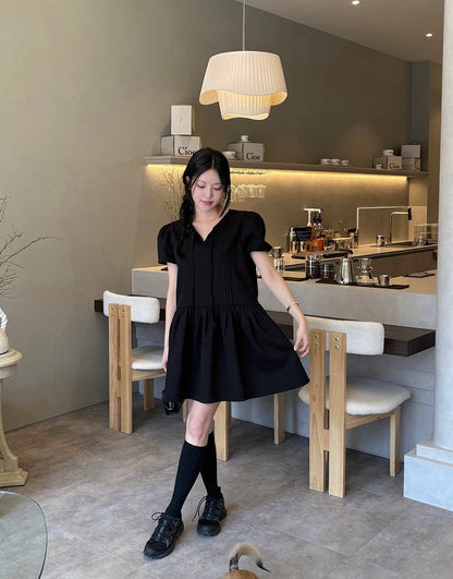 リボン付きVネックプリーツ半袖ワンピース