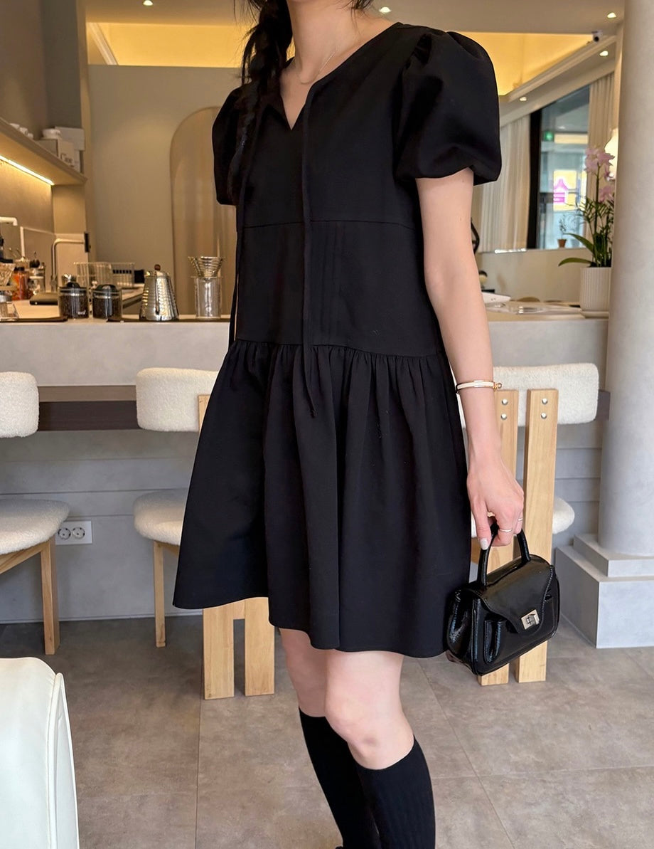 リボン付きVネックプリーツ半袖ワンピース