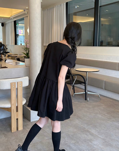 リボン付きVネックプリーツ半袖ワンピース