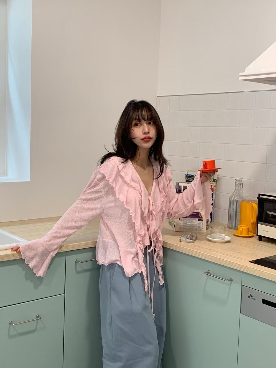 V領系帶喇叭袖恤衫