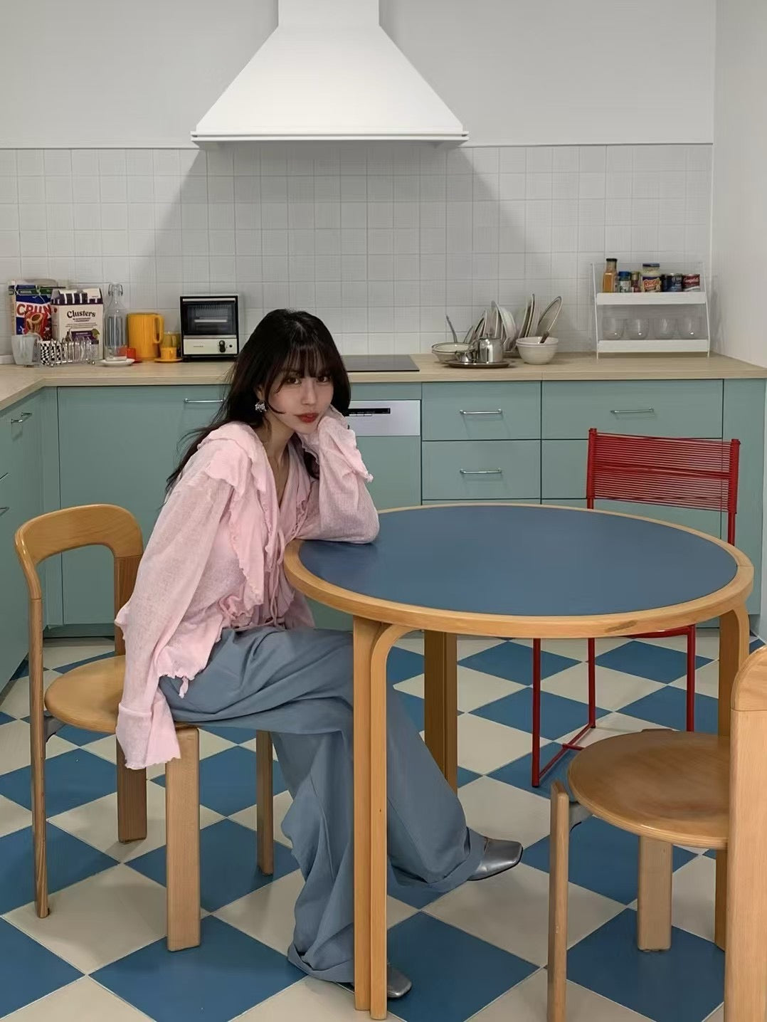 V領系帶喇叭袖恤衫