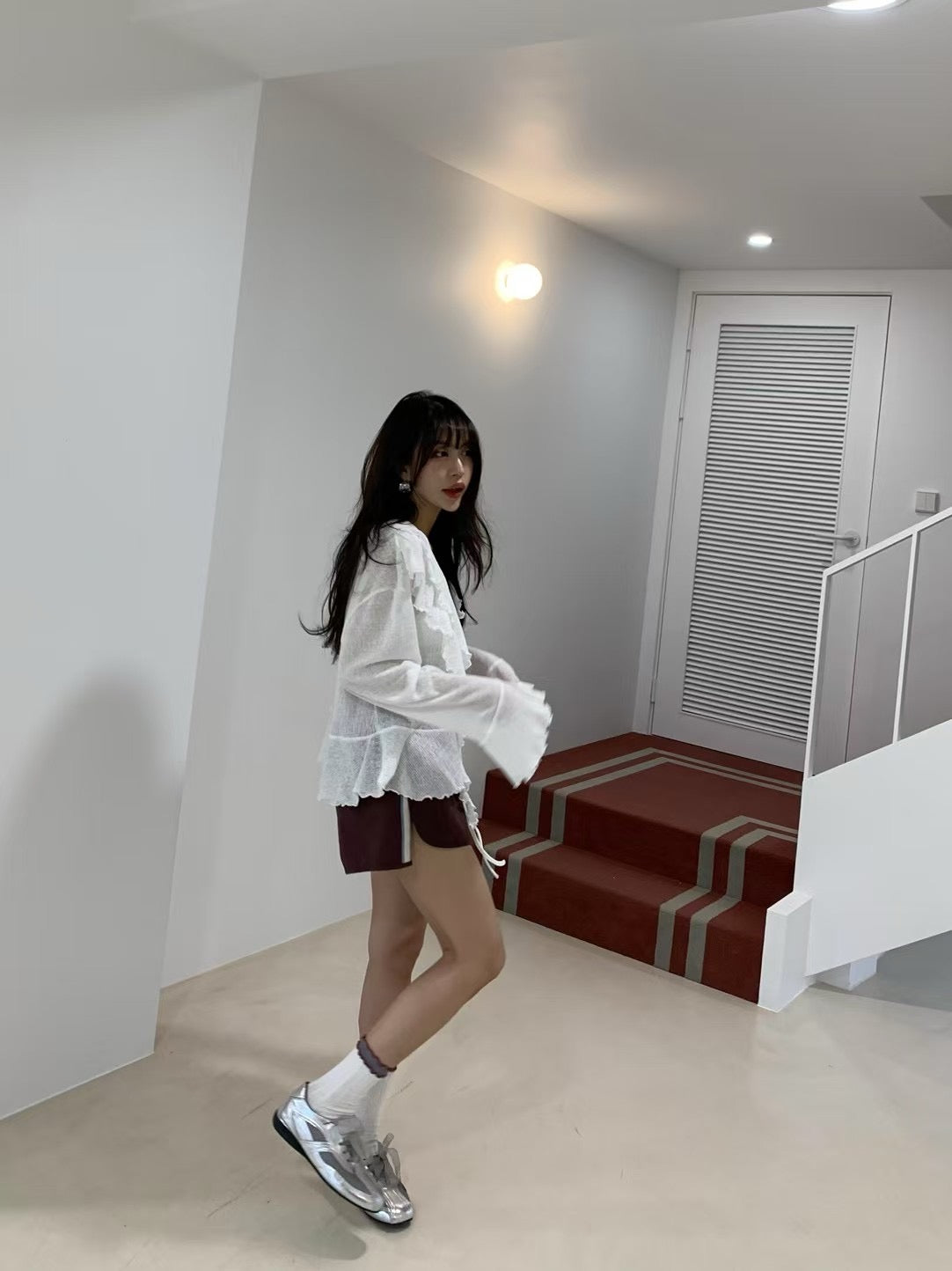 V領系帶喇叭袖恤衫