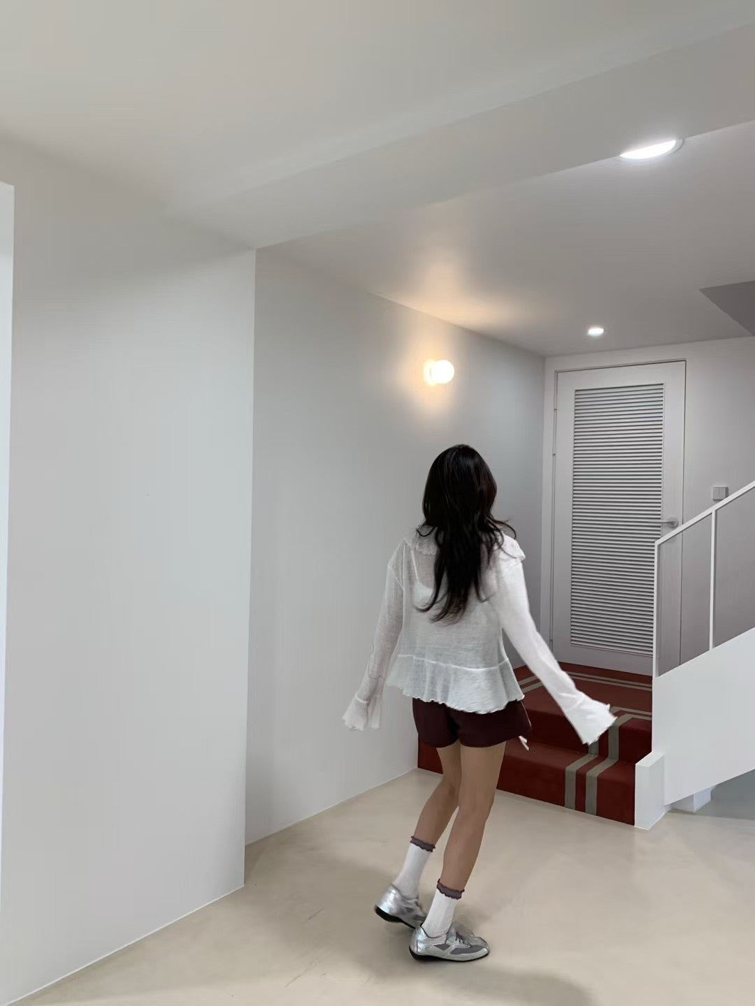 V領系帶喇叭袖恤衫