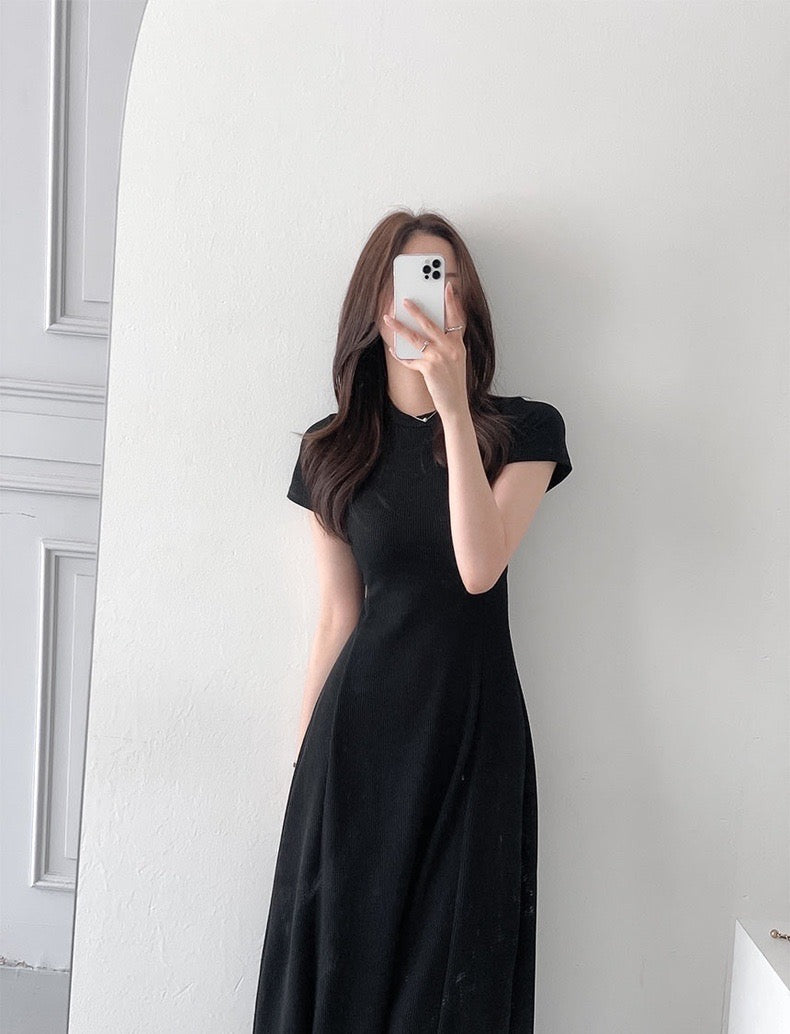 クルーネックフィットリブワンピース