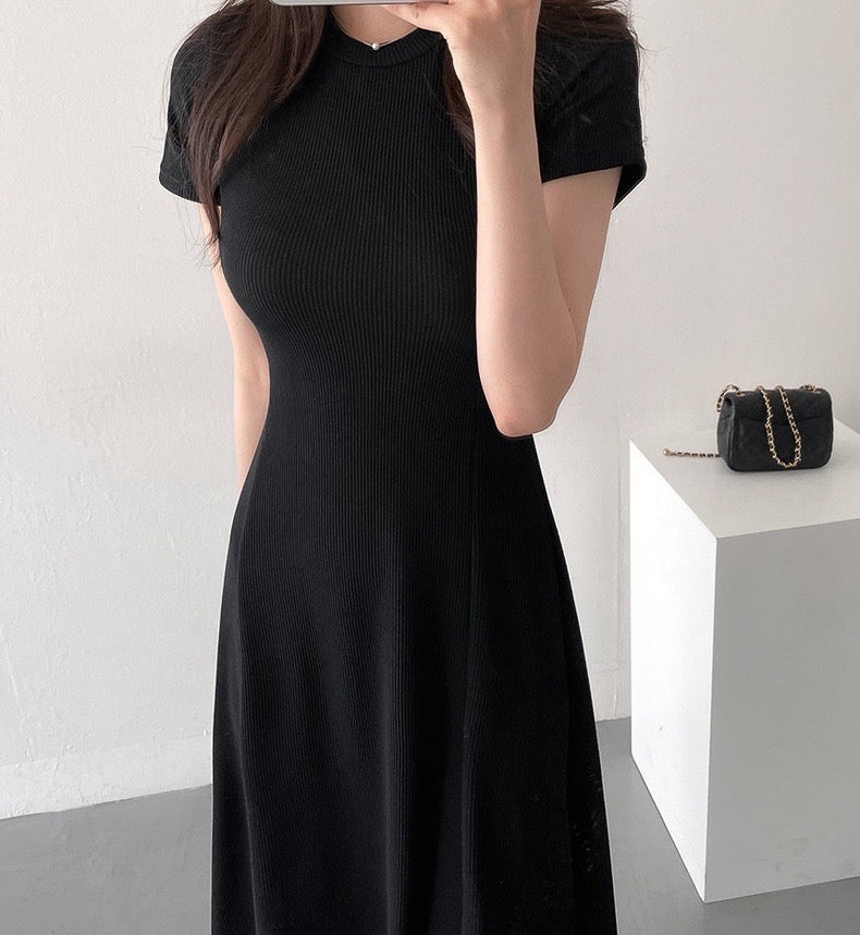 クルーネックフィットリブワンピース