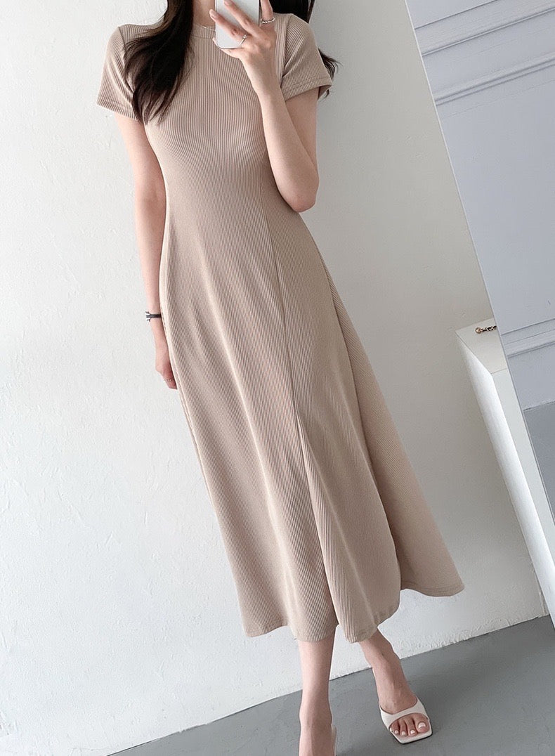 クルーネックフィットリブワンピース