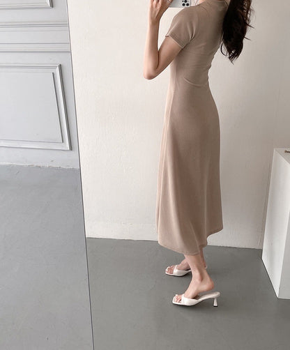 クルーネックフィットリブワンピース