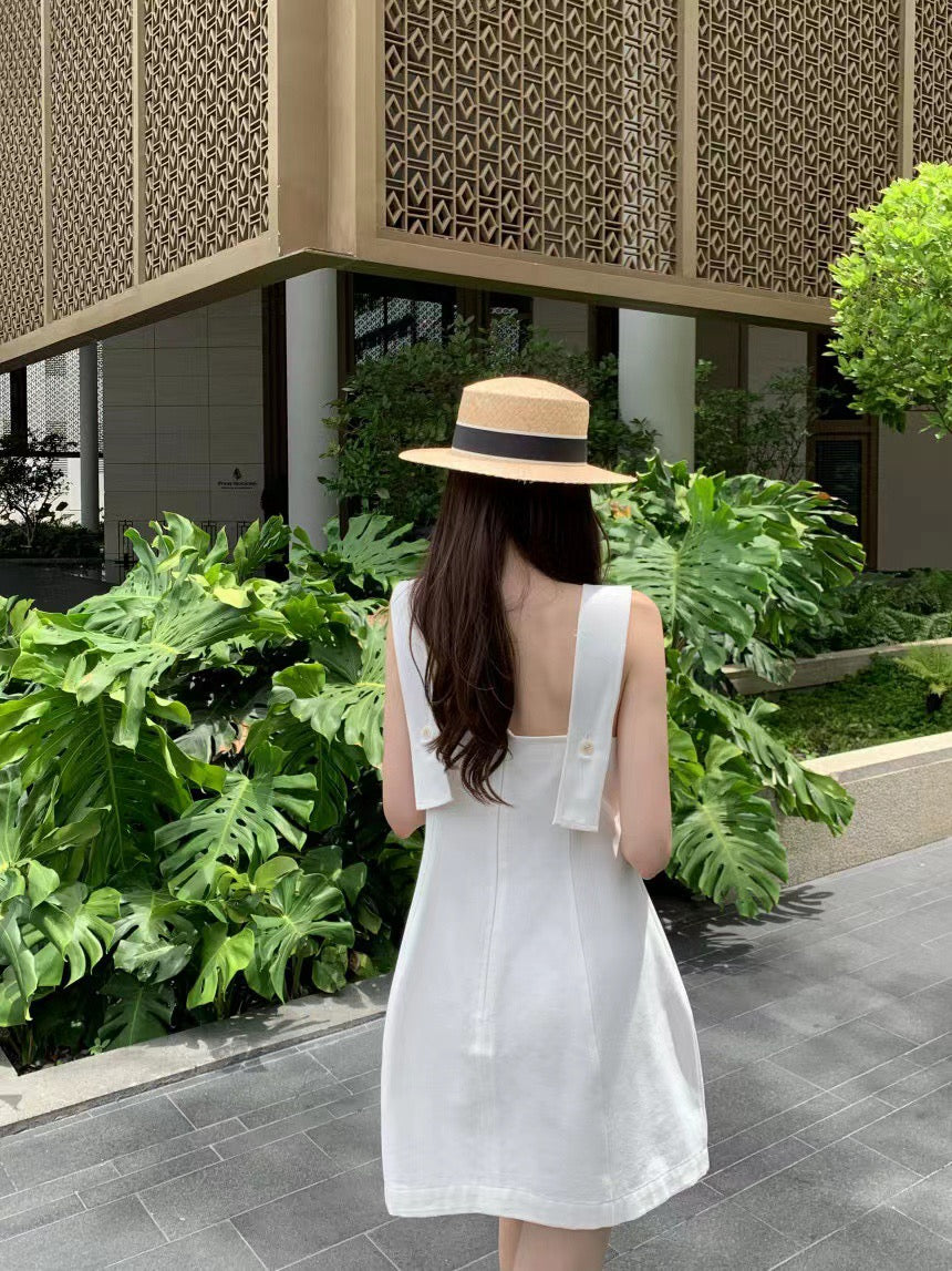 バックレスノースリーブドレス