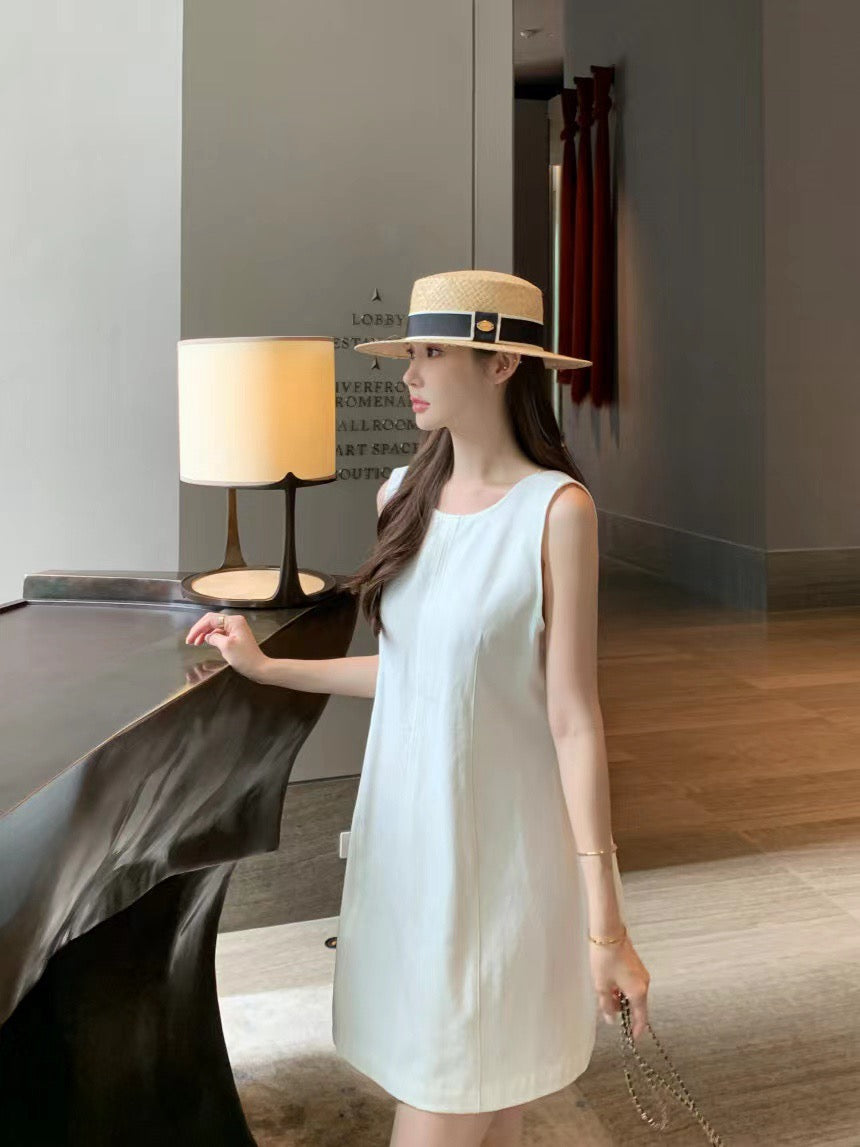 バックレスノースリーブドレス