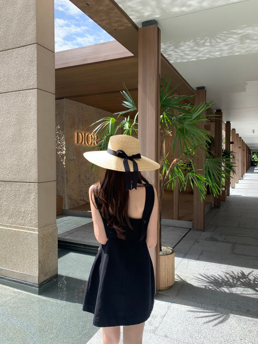 バックレスノースリーブドレス