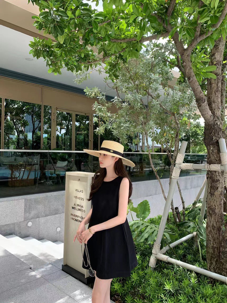 バックレスノースリーブドレス