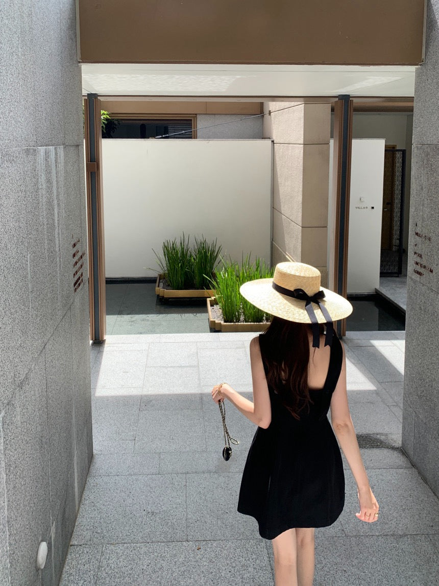 バックレスノースリーブドレス