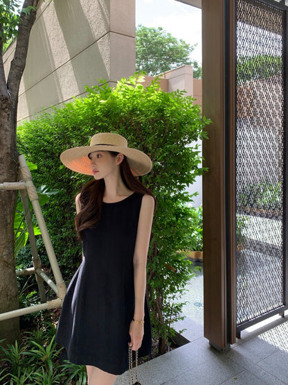 バックレスノースリーブドレス