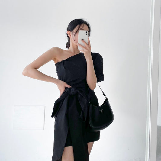 露肩蝴蝶結連身裙