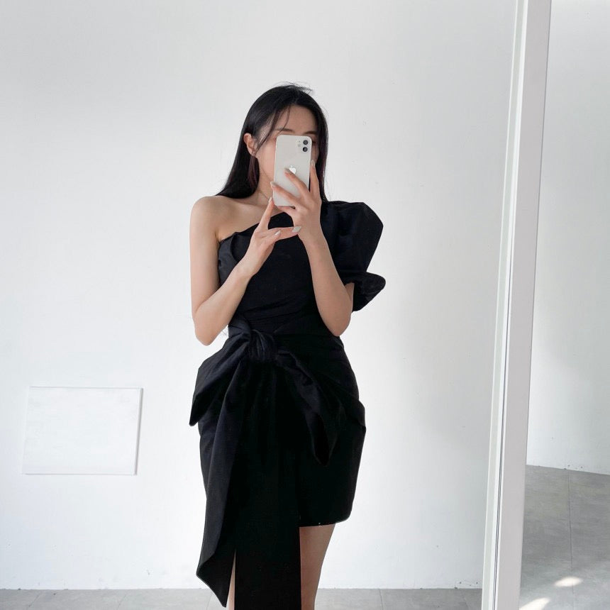 露肩蝴蝶結連身裙