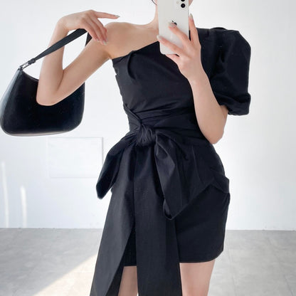 露肩蝴蝶結連身裙