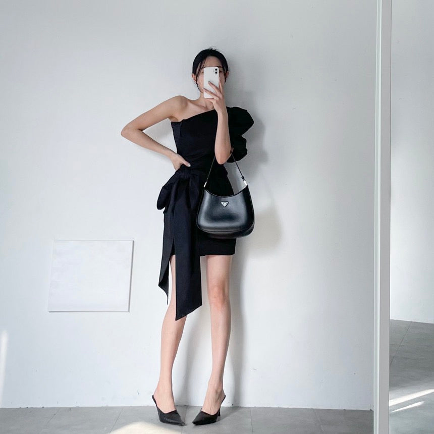 露肩蝴蝶結連身裙