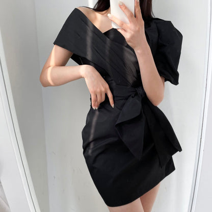 露肩蝴蝶結連身裙