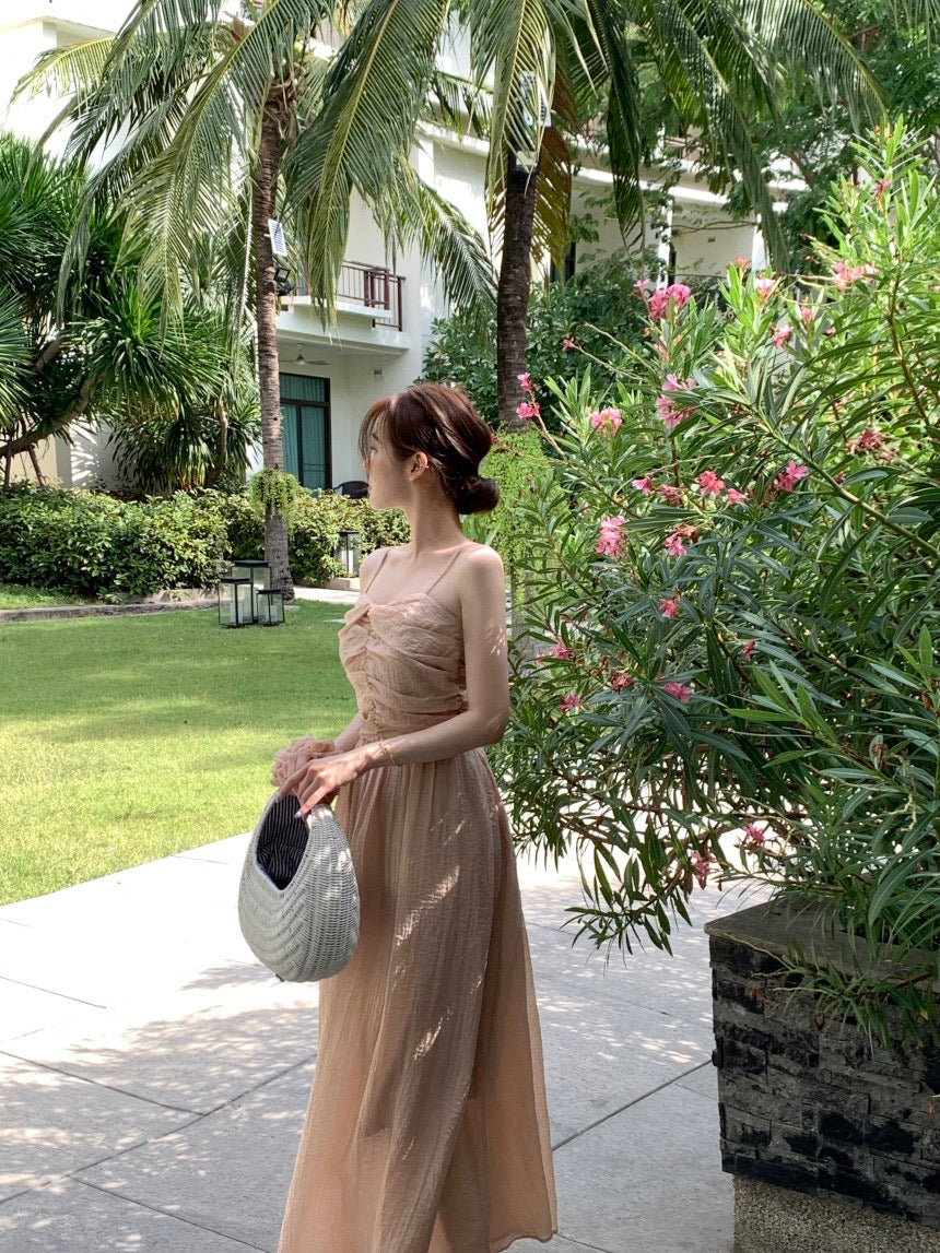 溫柔褶皺抹胸吊帶裙