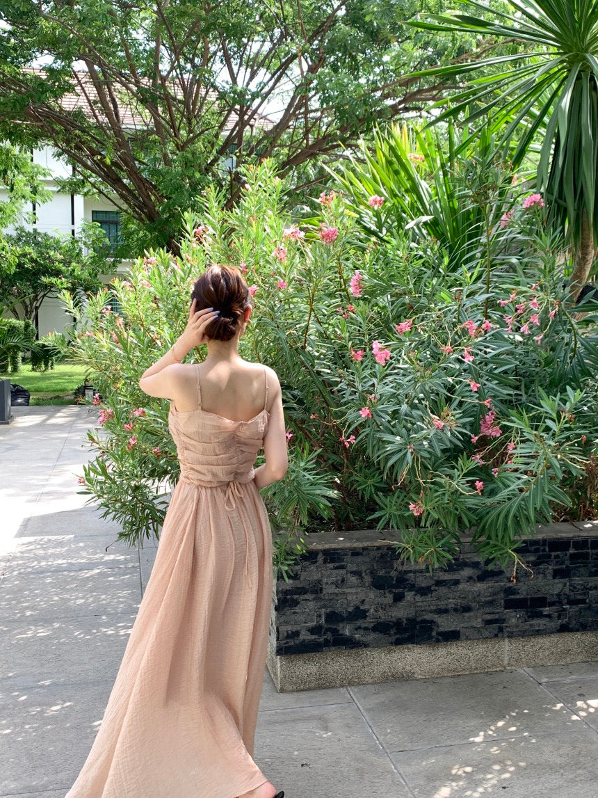 溫柔褶皺抹胸吊帶裙