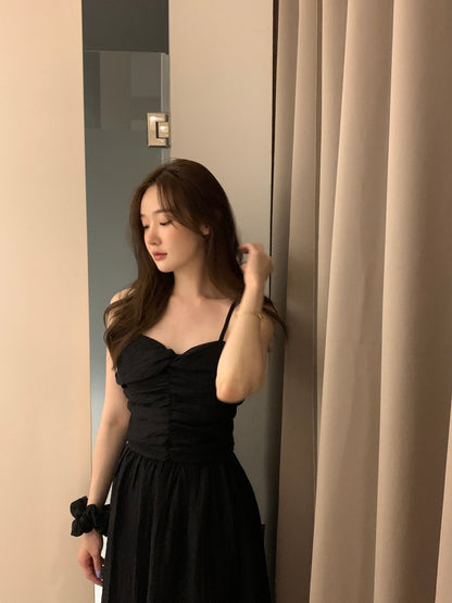 溫柔褶皺抹胸吊帶裙