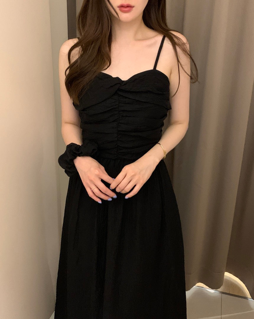 溫柔褶皺抹胸吊帶裙