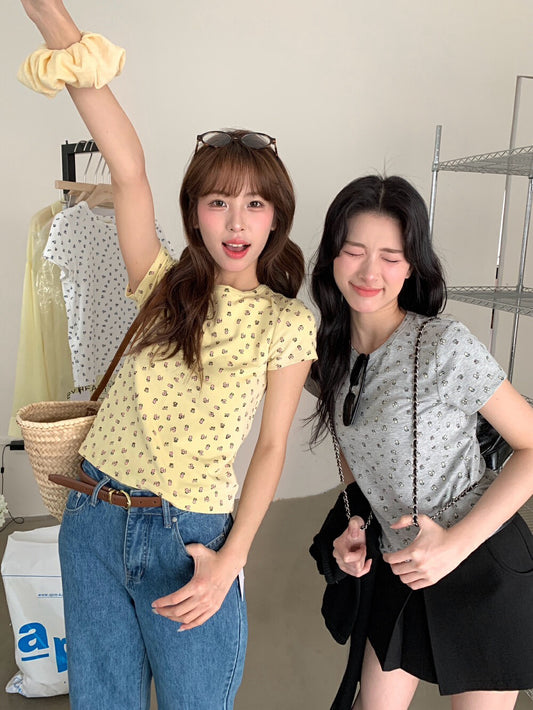 Floral T-Shirt with Structured Shoulders for a Slimming Effect