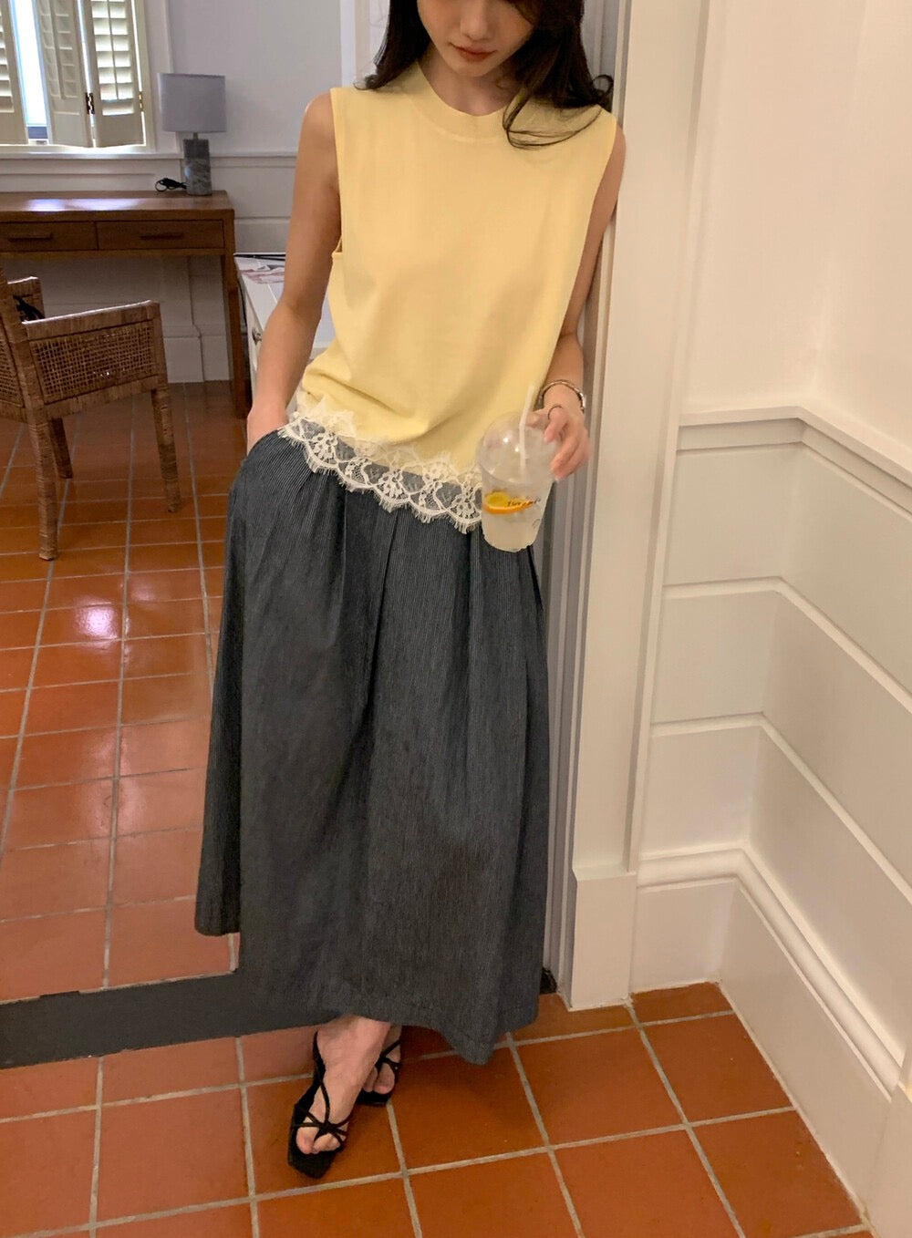 Lace Trim Hem Knitted Vest