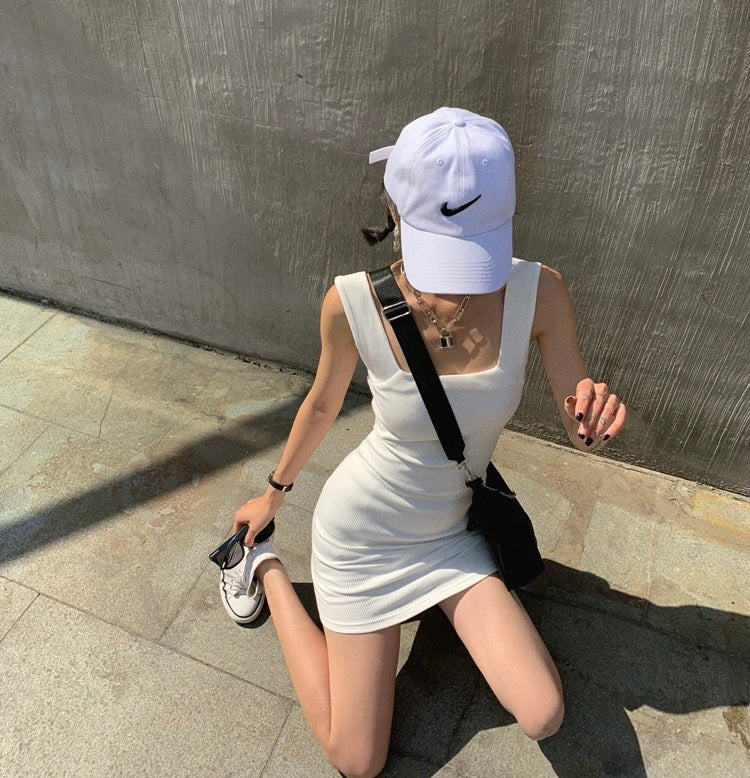 方領修身背心裙