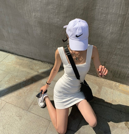 方領修身背心裙