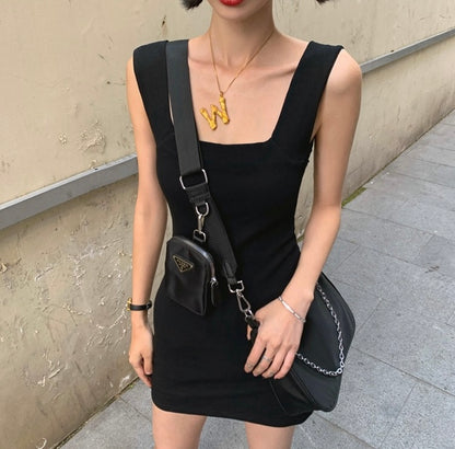 方領修身背心裙