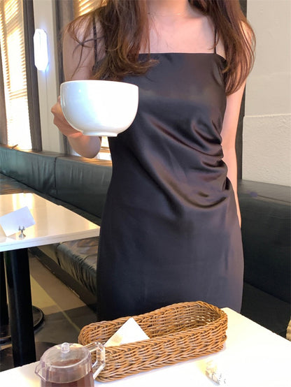 絲光緞面吊帶裙