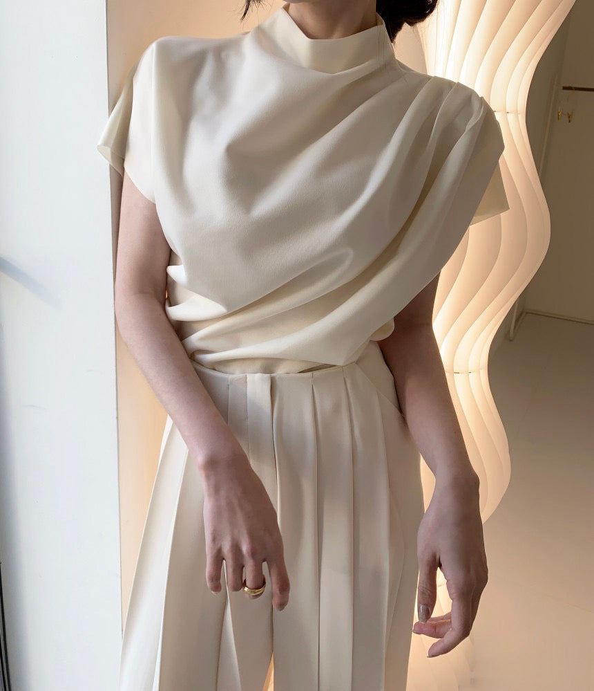 スタンドカラー斜めプリーツトップ+ハイウエストプリーツパンツセット