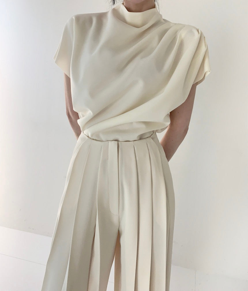 スタンドカラー斜めプリーツトップ+ハイウエストプリーツパンツセット