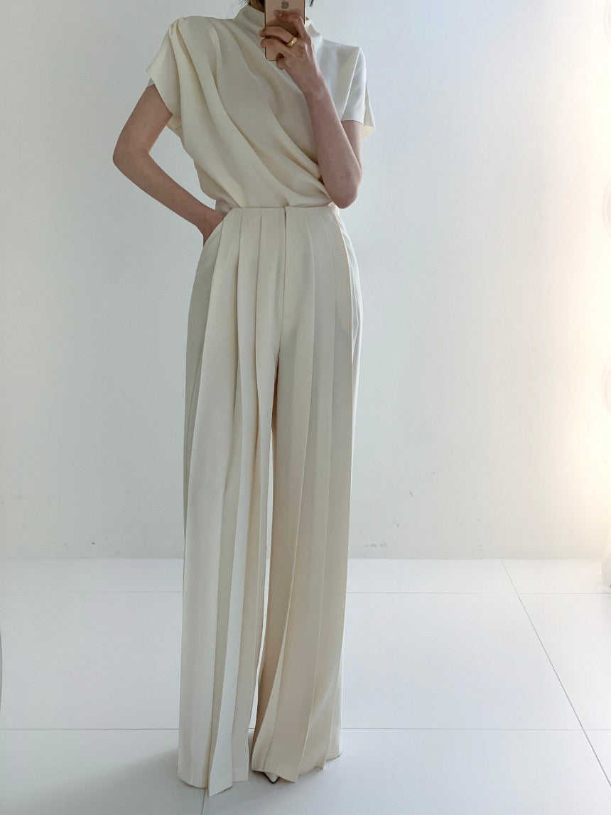 スタンドカラー斜めプリーツトップ+ハイウエストプリーツパンツセット