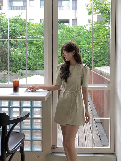 泡泡袖不規則連身裙