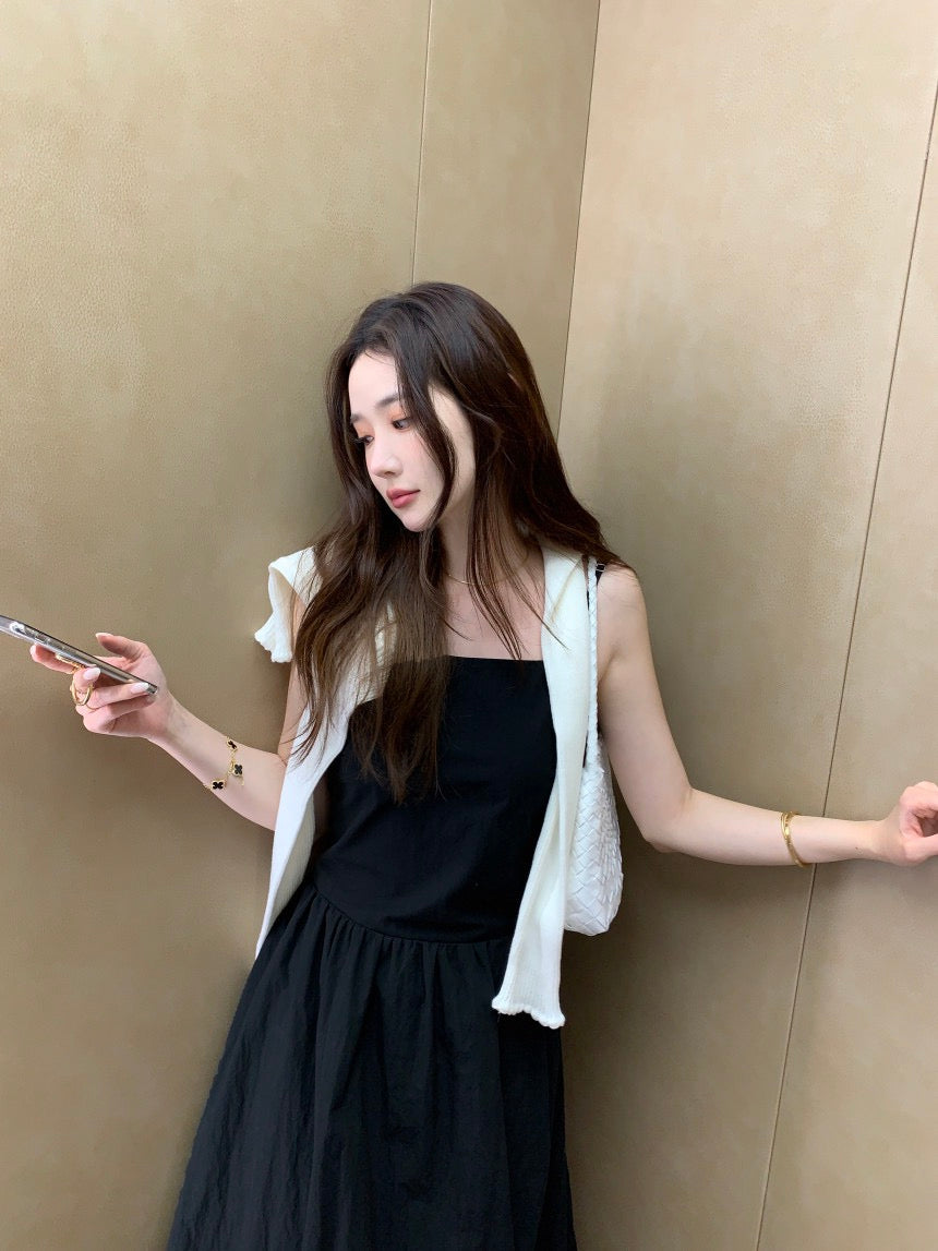 設計感露背吊帶連身裙