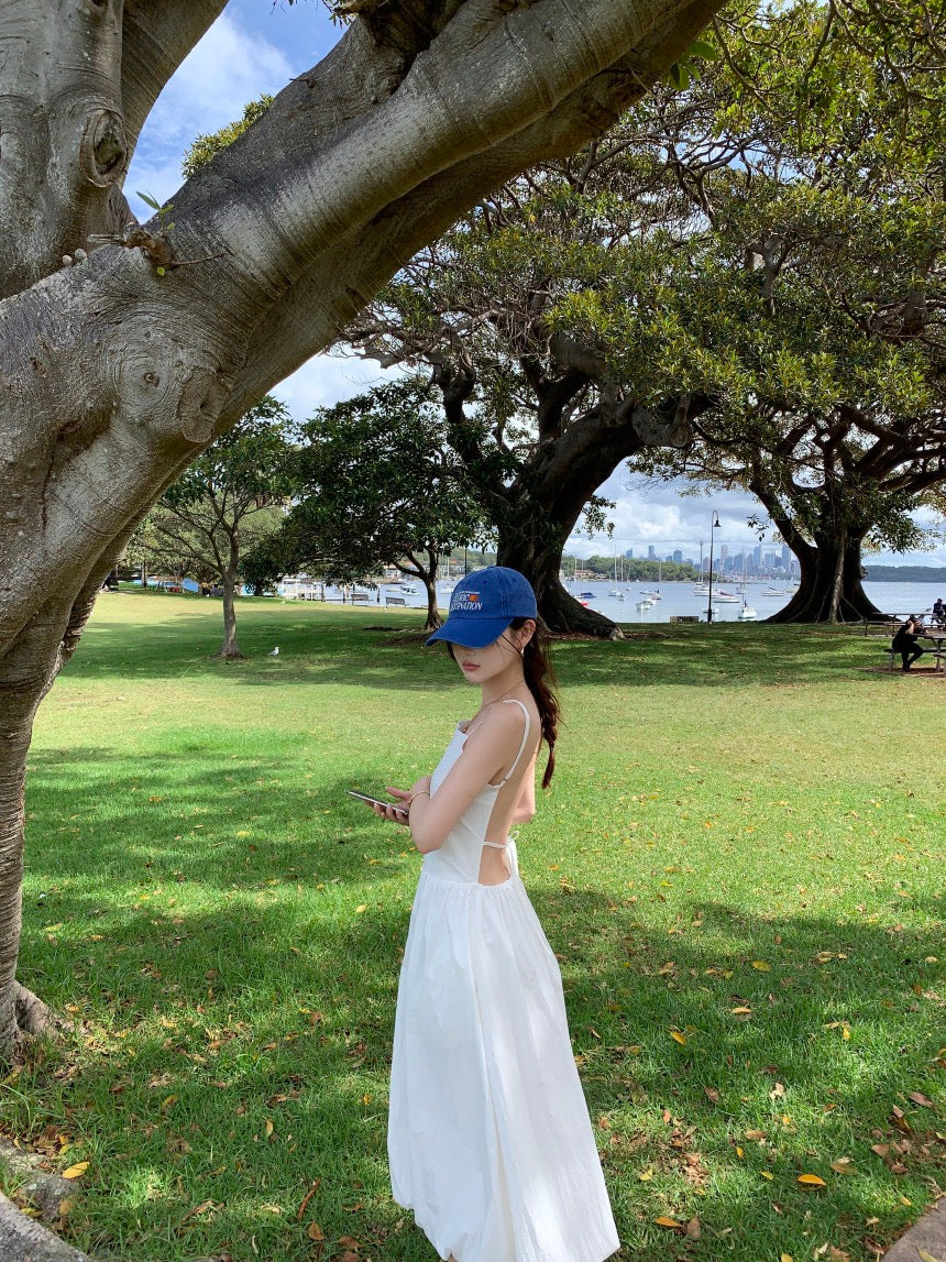 設計感露背吊帶連身裙