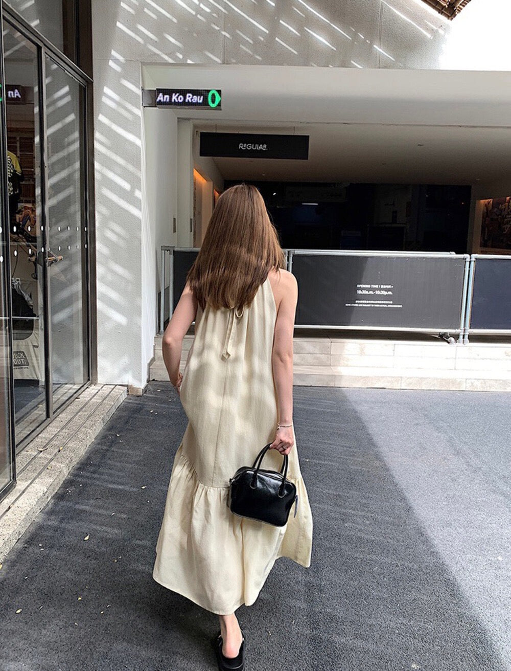 溫柔褶皺掛脖連身裙