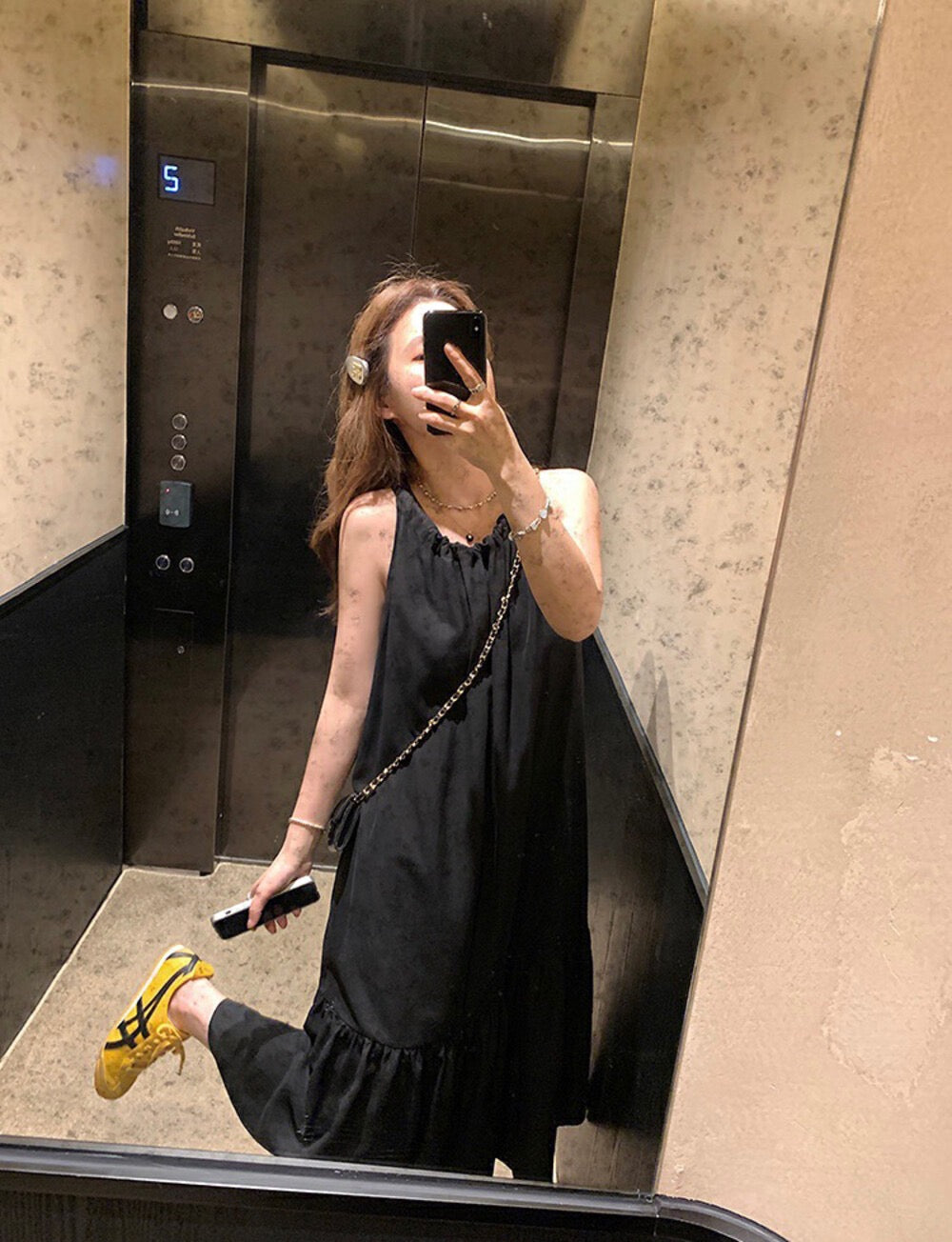 溫柔褶皺掛脖連身裙